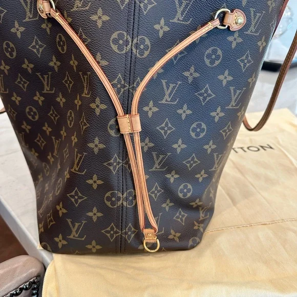 Louis Vuitton Monogram Neverfull GM Tote - Picture 7 of 9